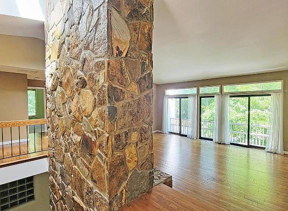 5th image of 1299 Woodside Dr