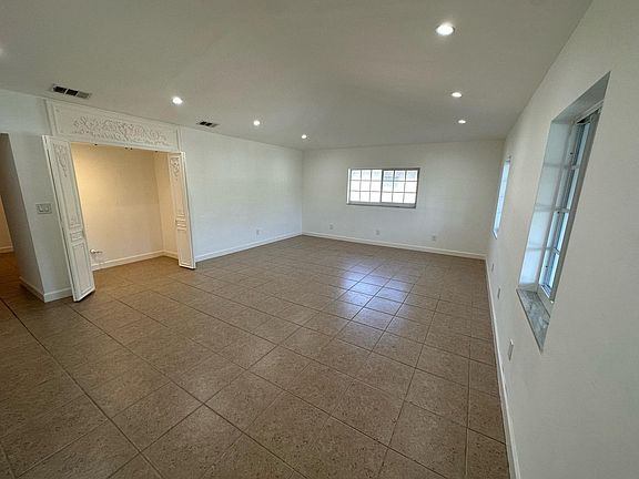 5th image of 1050 Sistina Ave #1