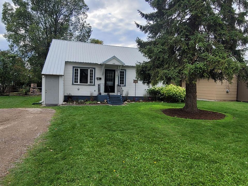 2nd image of 910 7th Ave W #1