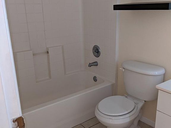 4th image of 10 Lynton Pl #A