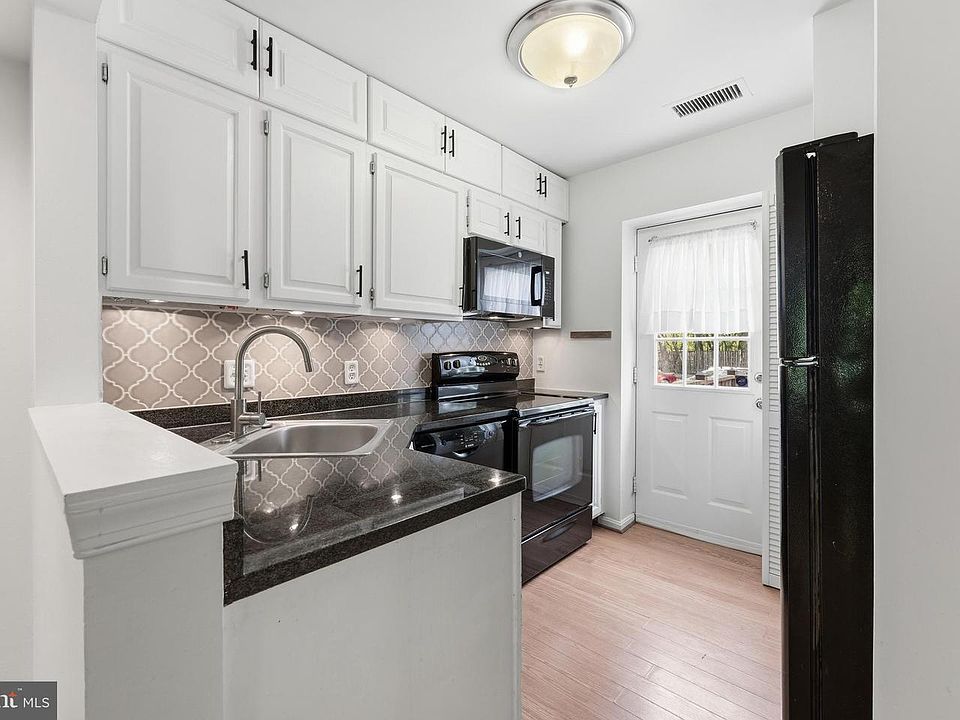 1st image of 1405 E Abingdon Dr APT 1