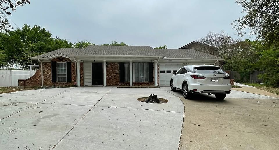 1st image of 2110 Laura Ln #1