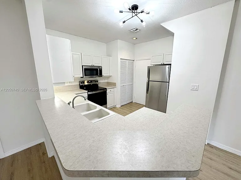 10341 SW 18th St — Photo 13