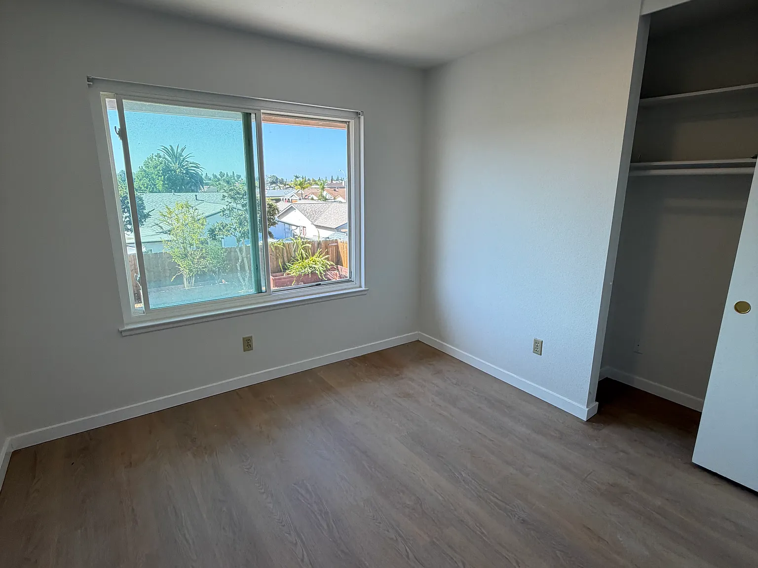 6 bed, 4.5 bath, 2138 sqft, $5,995 — Photo 4