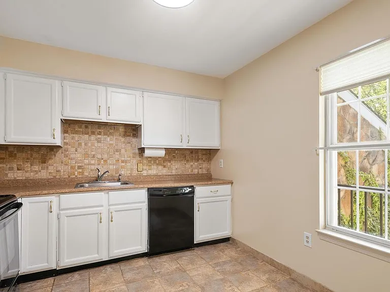 192 Valley Stream Ln — Photo 10