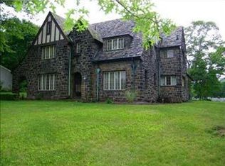 11 Canterbury Rd, Pittsburgh, PA 15202