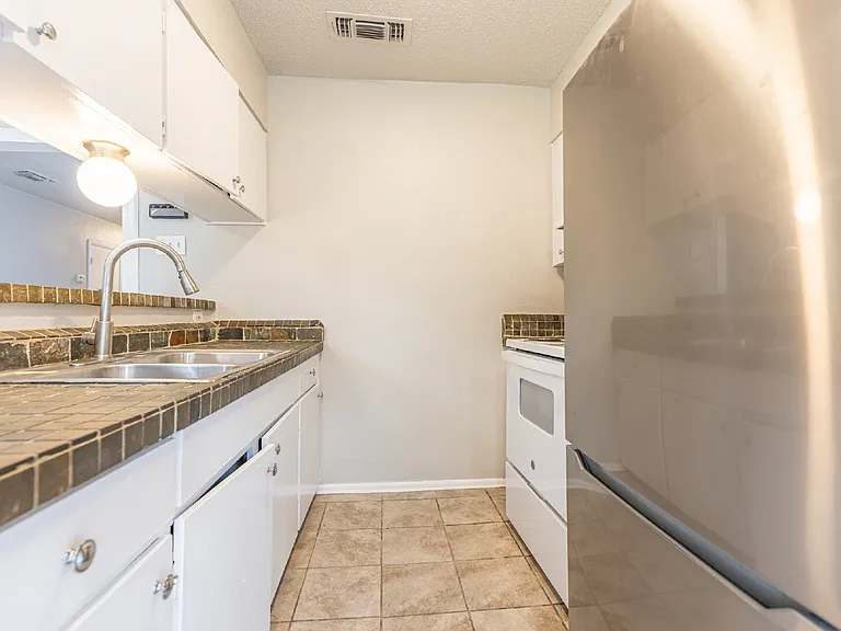 2306 Fairhill St — Photo 13
