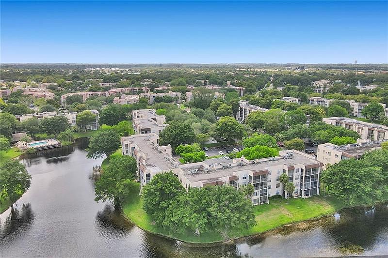 1st image of 9230 Lagoon Pl APT 406