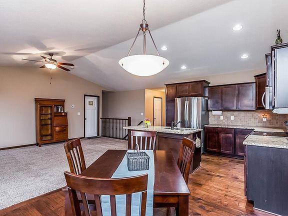 5th image of 336 Aspen Dr NW