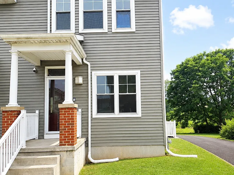 225 E Bird St — Photo 21