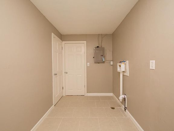4th image of 210 E Sunrise Ave