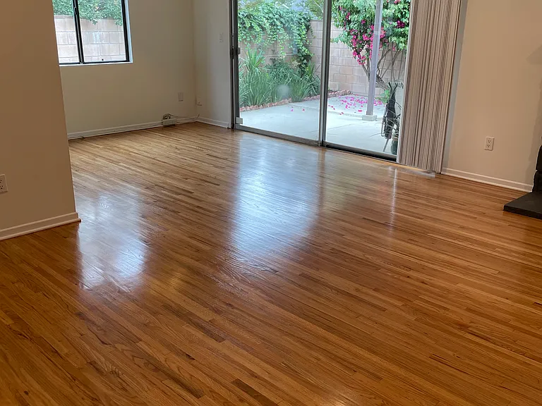 16334 Chatsworth St — Photo 4