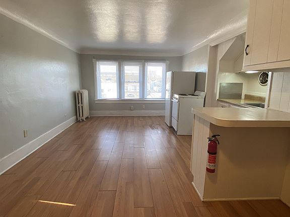 2nd image of 218 S Main St APT 5