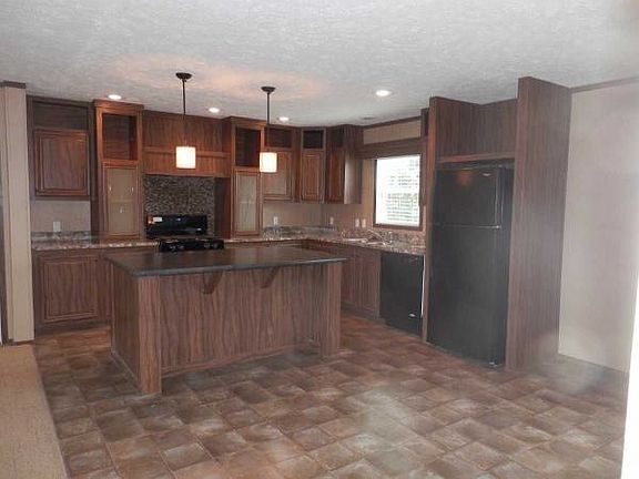3rd image of 25871 Hanover Dr