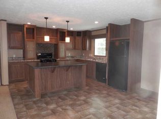 24626 Manchester Dr, Flat Rock, MI 48134