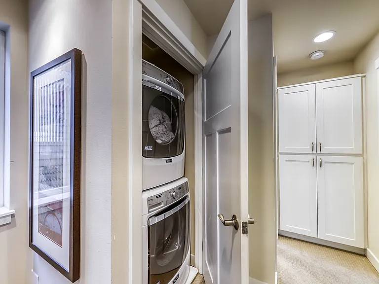 690 Wintersweet Rd NE — Photo 15
