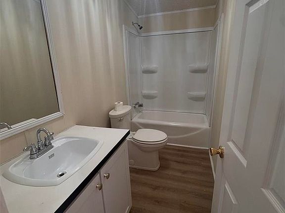 5th image of 508 Elm St