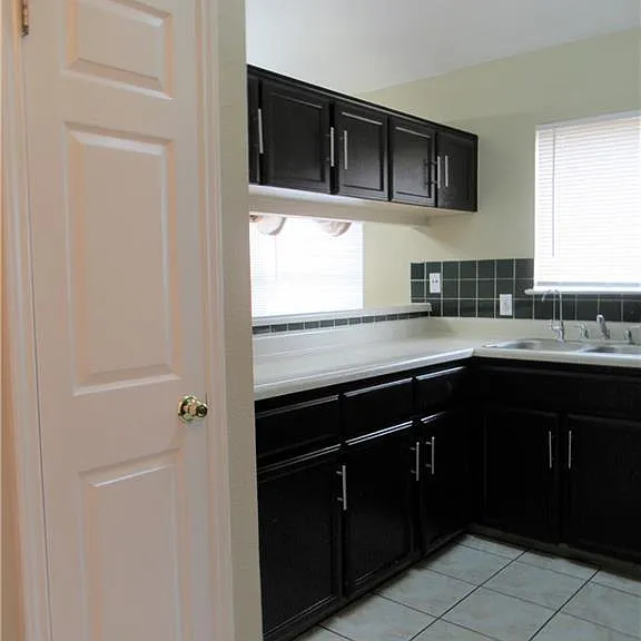 4723 Castleman Dr — Photo 5