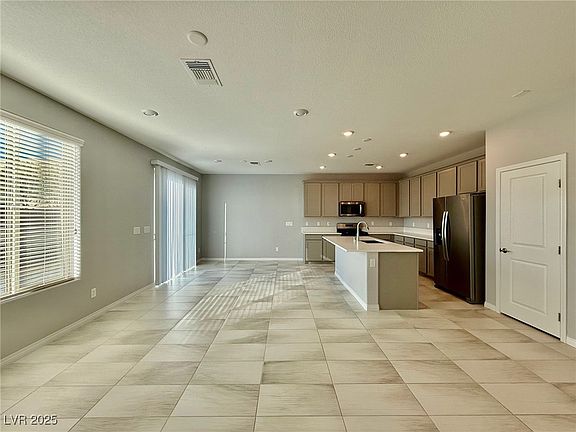 4th image of 8057 Adelaide Hills St
