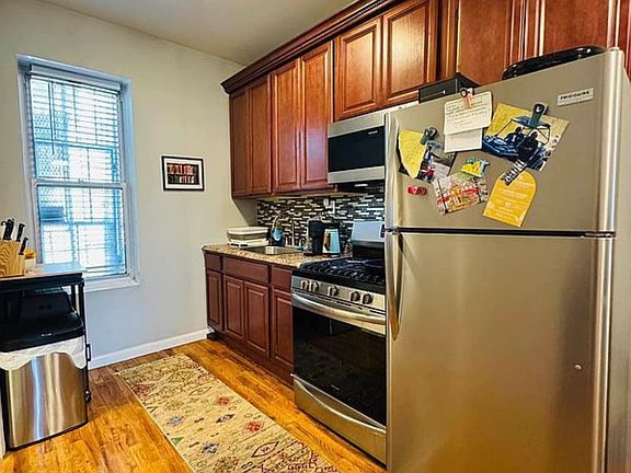 2nd image of 667 Henry St APT 2R