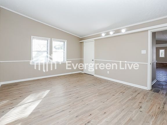 5th image of 544 Bellevue St