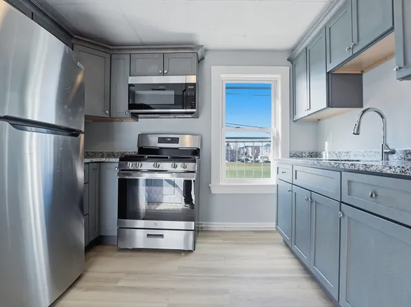 25 Palmer St, Fall River, MA 02724