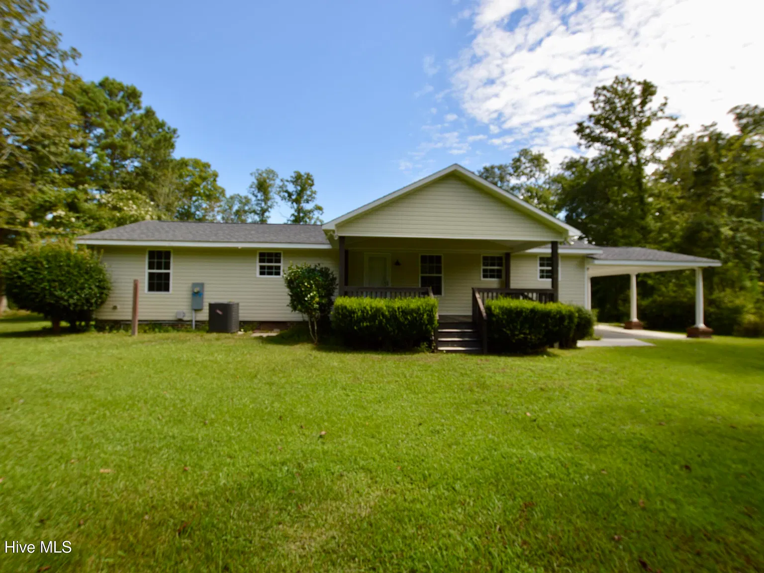 3 bed, 1.5 bath, $1,600 — Photo 3