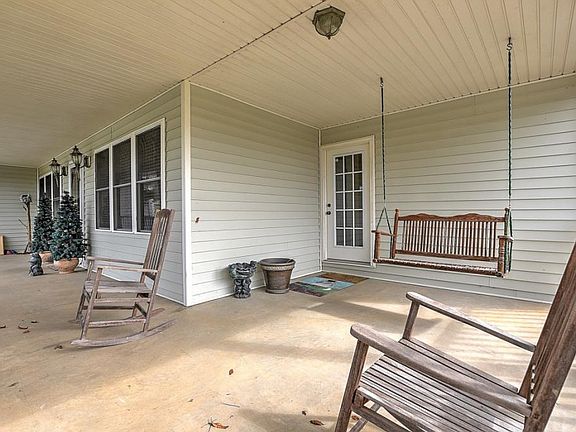 3rd image of 140 Cedar Knoll Cir