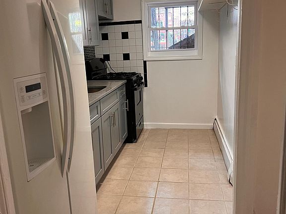 2nd image of 1109 Underhill Ave #1