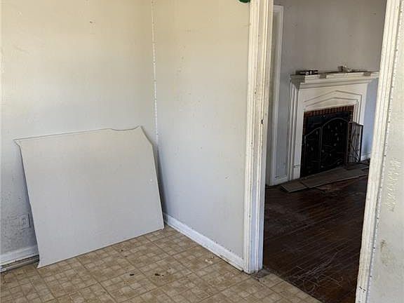 2nd image of 1019 Colonial Ct