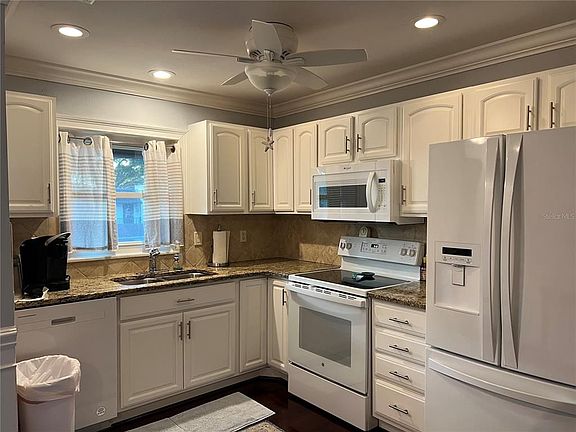 5th image of 1100 E Bay Dr APT 104