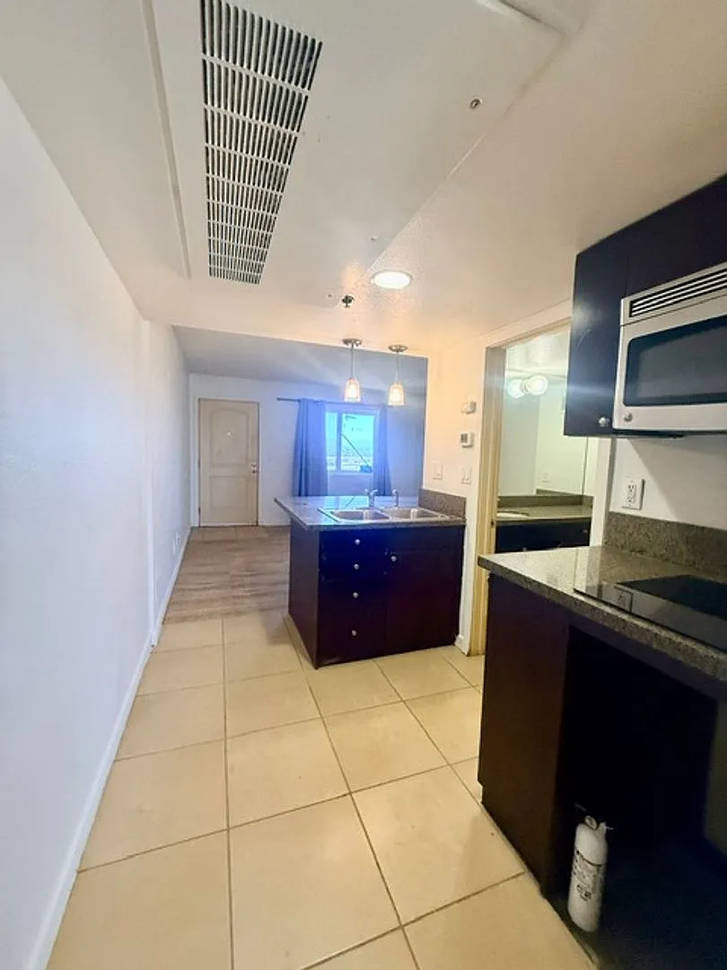 Lovely 1 bedroom overlooking San Diego bay — Photo 3