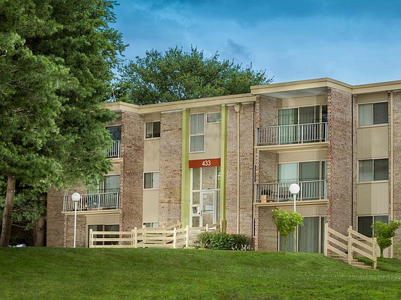 Governor Square Apartments