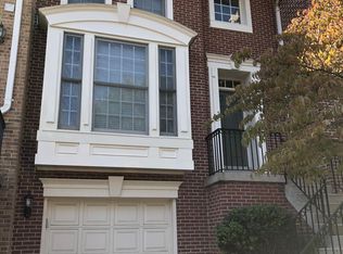 3920 Maximilian Ct, Fairfax, VA 22033