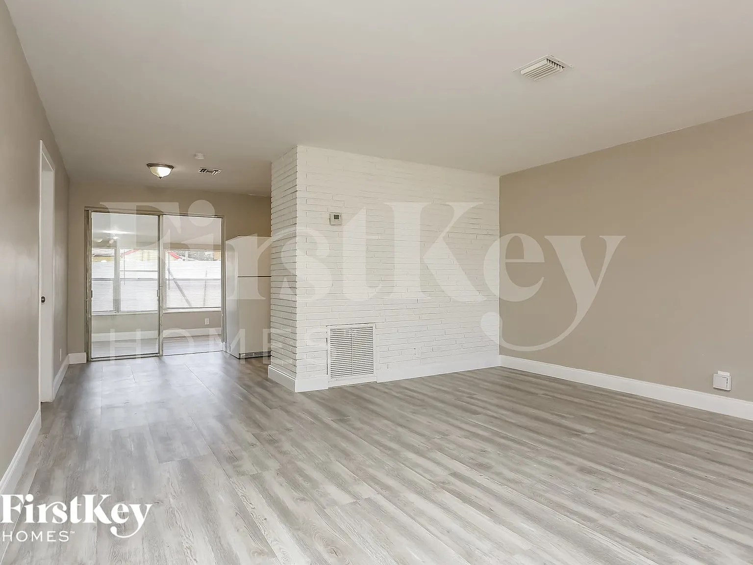 4 bed, 2.0 bath, 1288 sqft, $3,250 — Photo 3