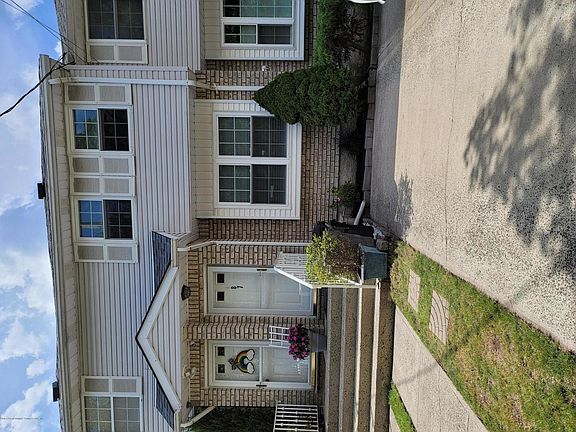 2nd image of 87 Crown Ave