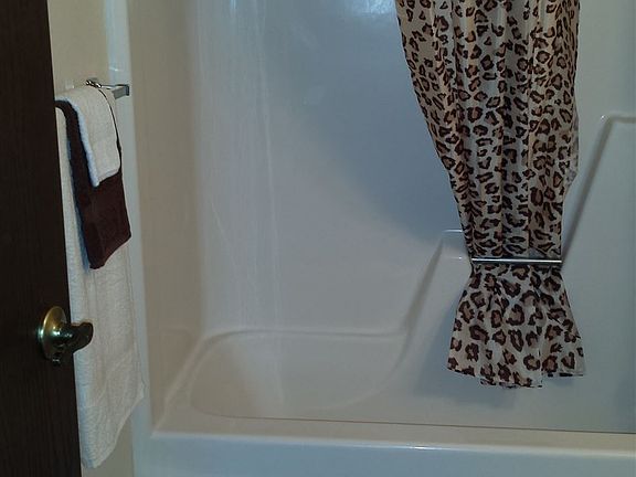 Arbor 3-6 bathroom 2