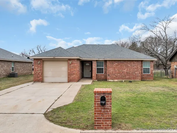 715 Geronimo Ln, Pauls Valley, OK 73075