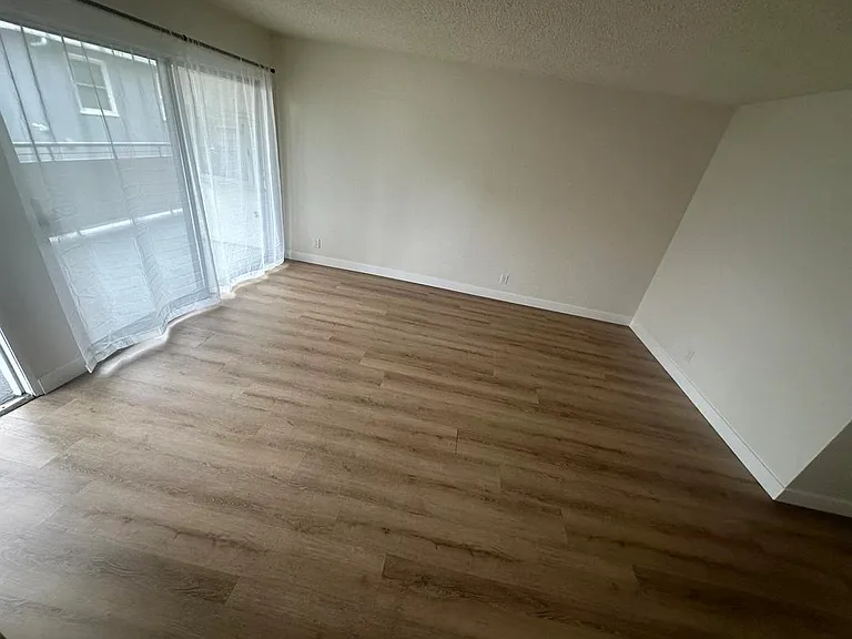1254 E 1st St #5 — Photo 5