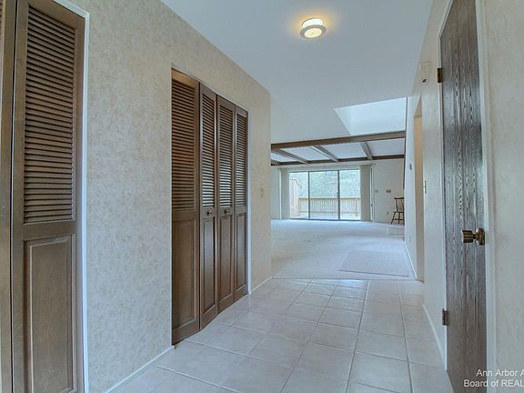 5th image of 2149 Pauline Ct