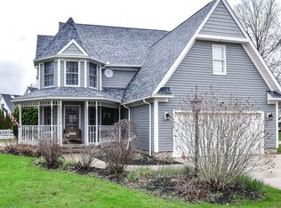 9443 Westwood Dr, Macedonia, OH 44056