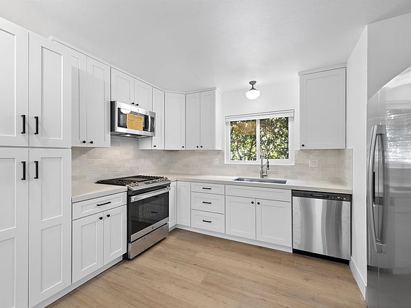 5th image of 402 Corto Ln #2
