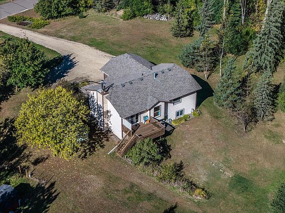 4th image of 22270 Beaumont Ave