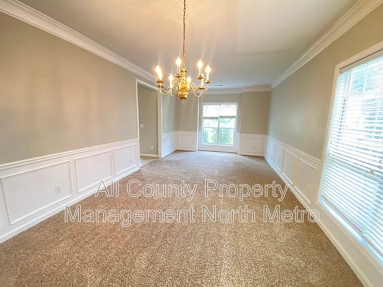 550 Elgaen Ct — Photo 5