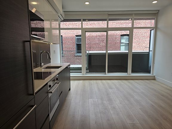 5th image of 333 Carrall St #302