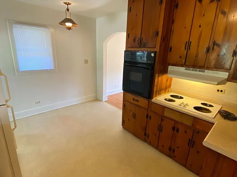 804 Saint James Cir — Photo 11