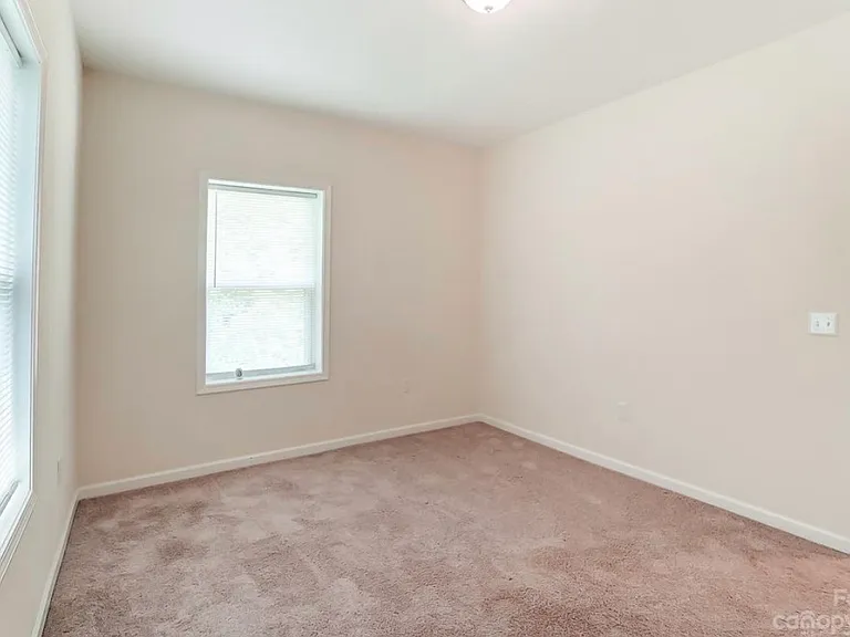 107 McKinnon Ave NE — Photo 8