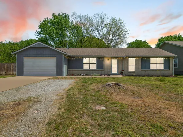 123 N Mill St, Grove, OK 74344