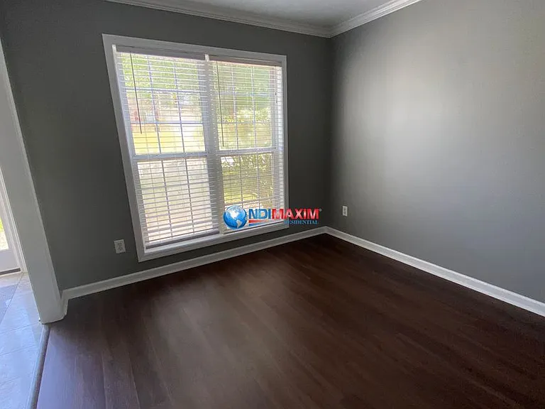 705 Simon Ive Dr — Photo 3