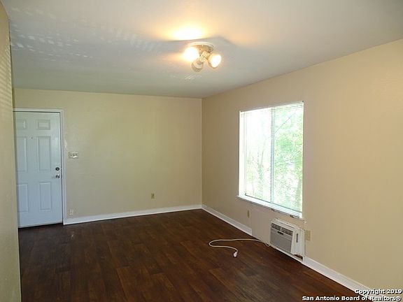 5th image of 633 Morningview Dr